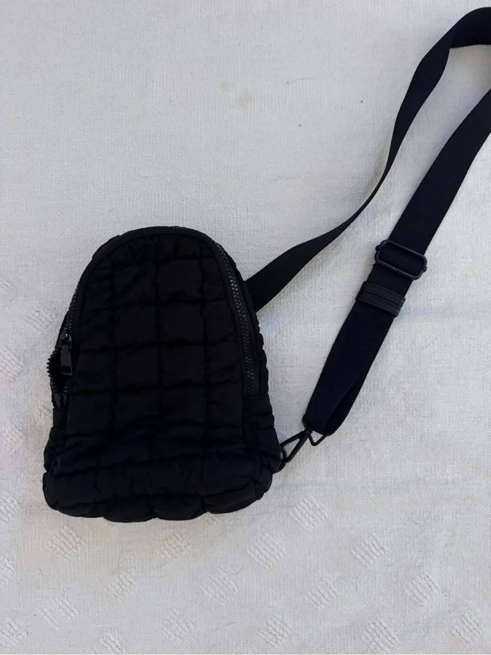 Black puffer sling bag